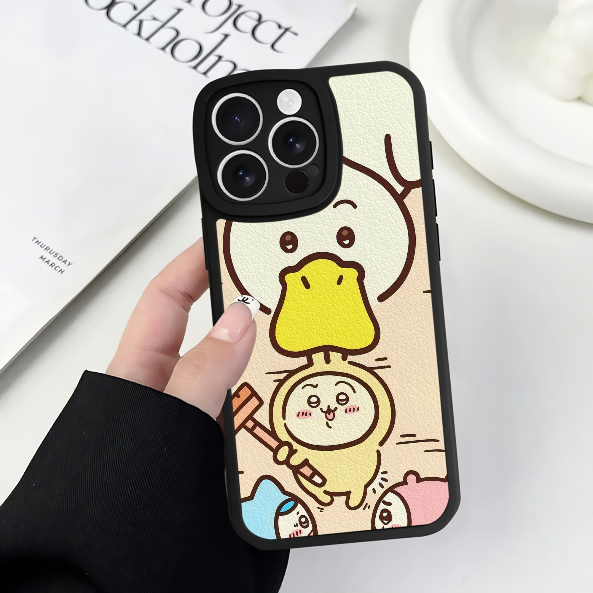 （画像用） ちいかわ Chii-kawa 【iPhone 16シリーズ対応】シリコンスマホケース（レザー調） 材質：シリコン